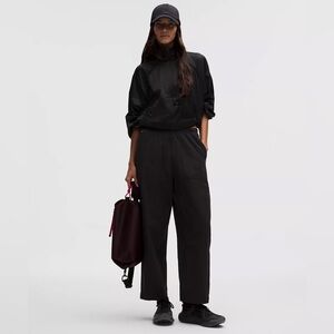 Lululemon Lightweight Mid-Rise Barrel-Leg Cropped Pant